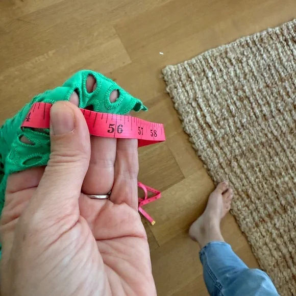 Lilly Pulitzer Amrita Eyelet Midi Dress new condition. Size  6 - Picture 3 of 11